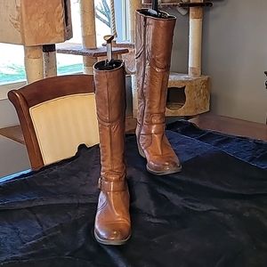 Clark's Women's size 9 brown boots 👢